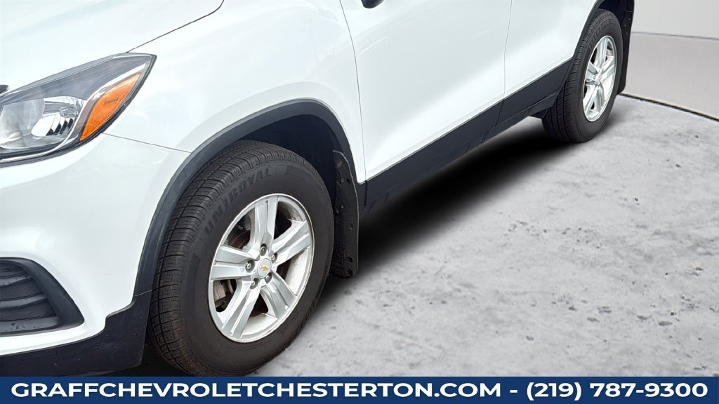 Used 2021 Chevrolet Trax LS w/ Tint and Cruise Package AWD/4WD image 33
