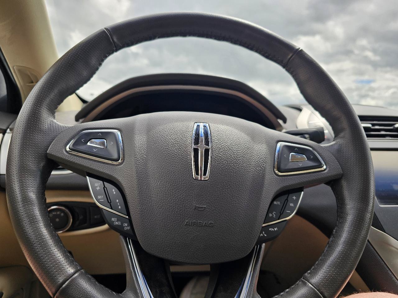 Used 2014 Lincoln MKZ Hybrid w/ Equipment Group 202A Reserve FWD image 8