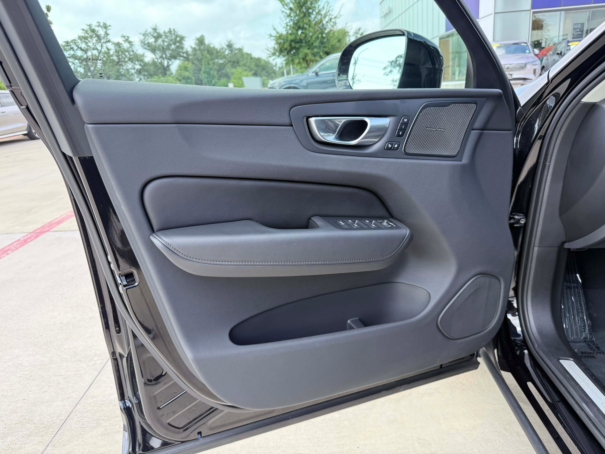Certified 2024 Volvo XC60 T8 Plus AWD/4WD image 11