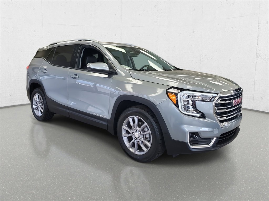 Used 2024 GMC Terrain SLT image 2