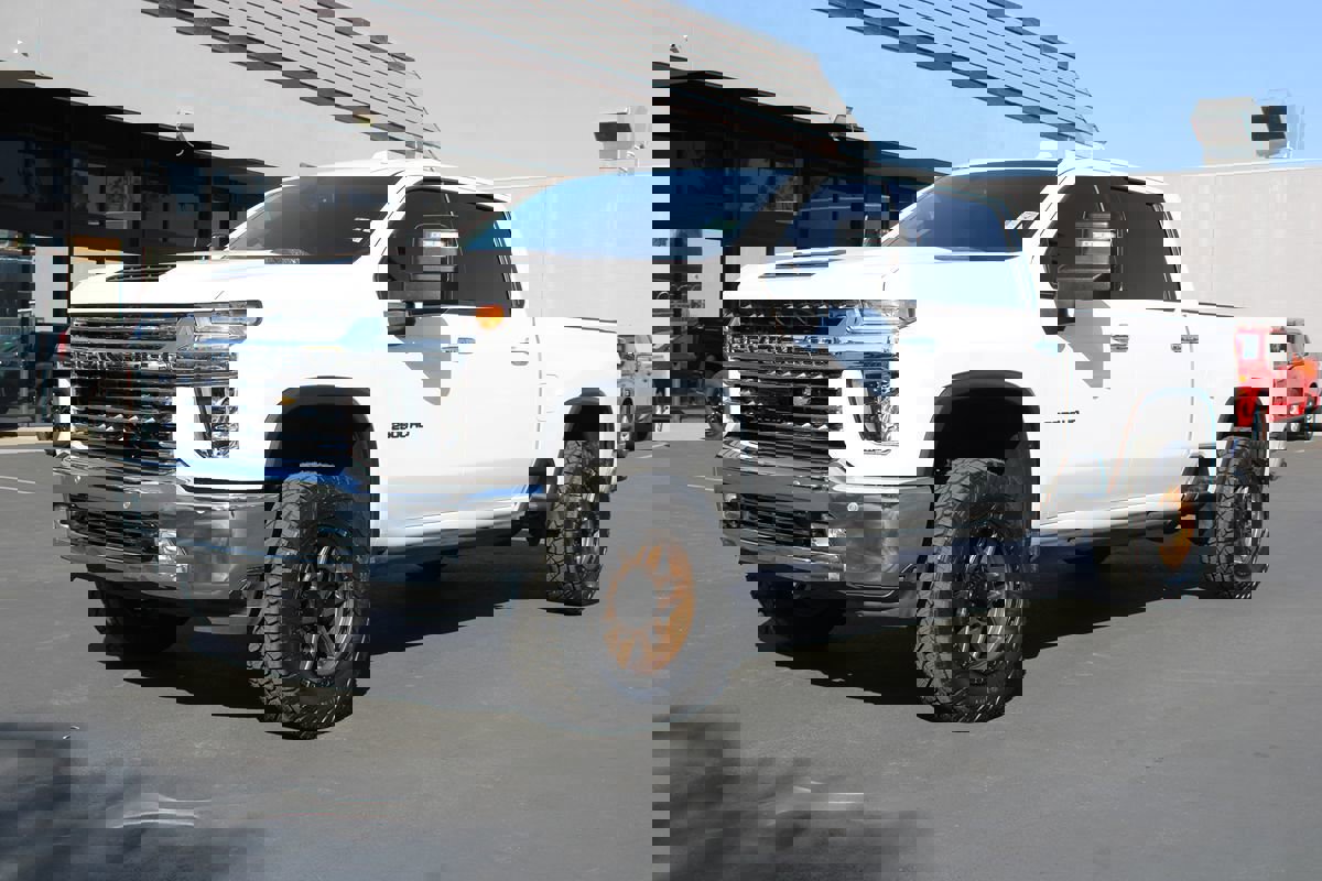 Used 2020 Chevrolet Silverado 2500 LTZ w/ LTZ Plus Package image 3