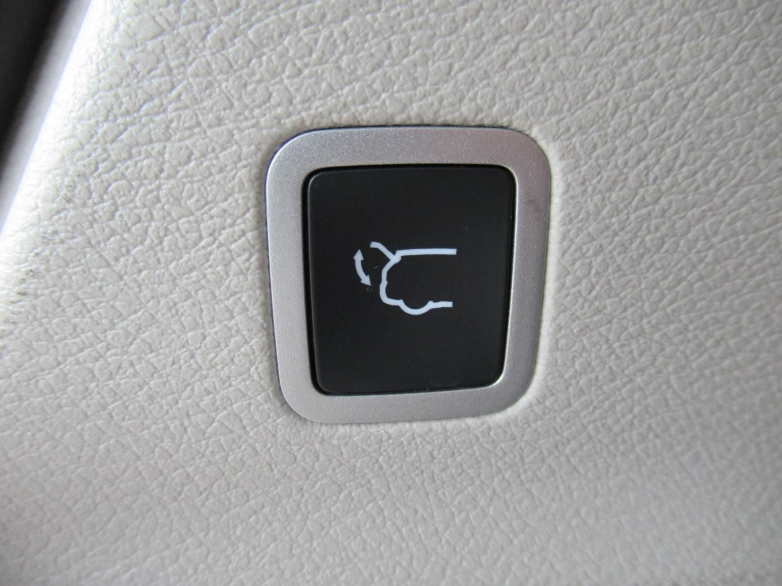 Certified 2022 Chrysler Voyager LX FWD image 36
