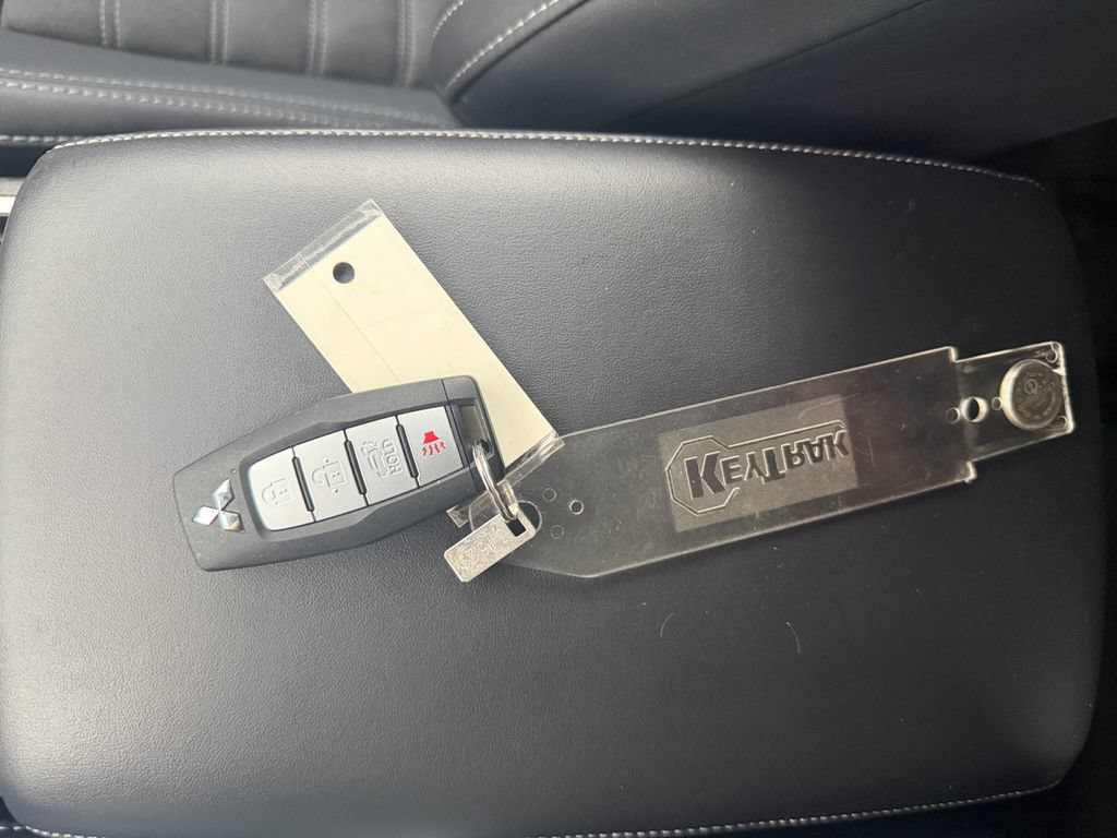 Used 2024 Mitsubishi Outlander 4WD Plug-In Hybrid image 32