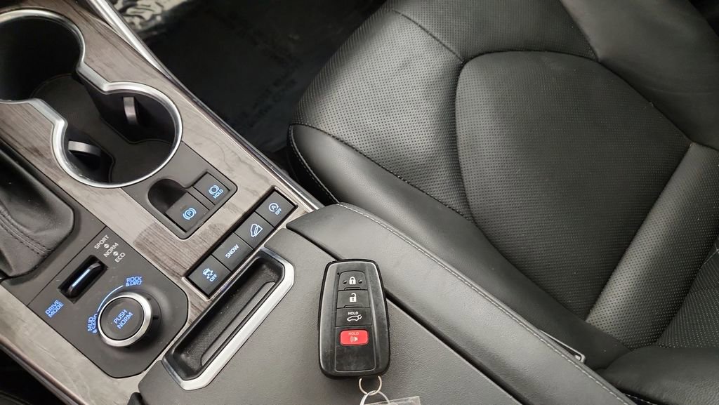 Used 2021 Toyota Highlander Limited image 23
