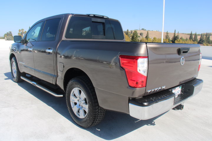 Used 2017 Nissan Titan SV RWD image 6