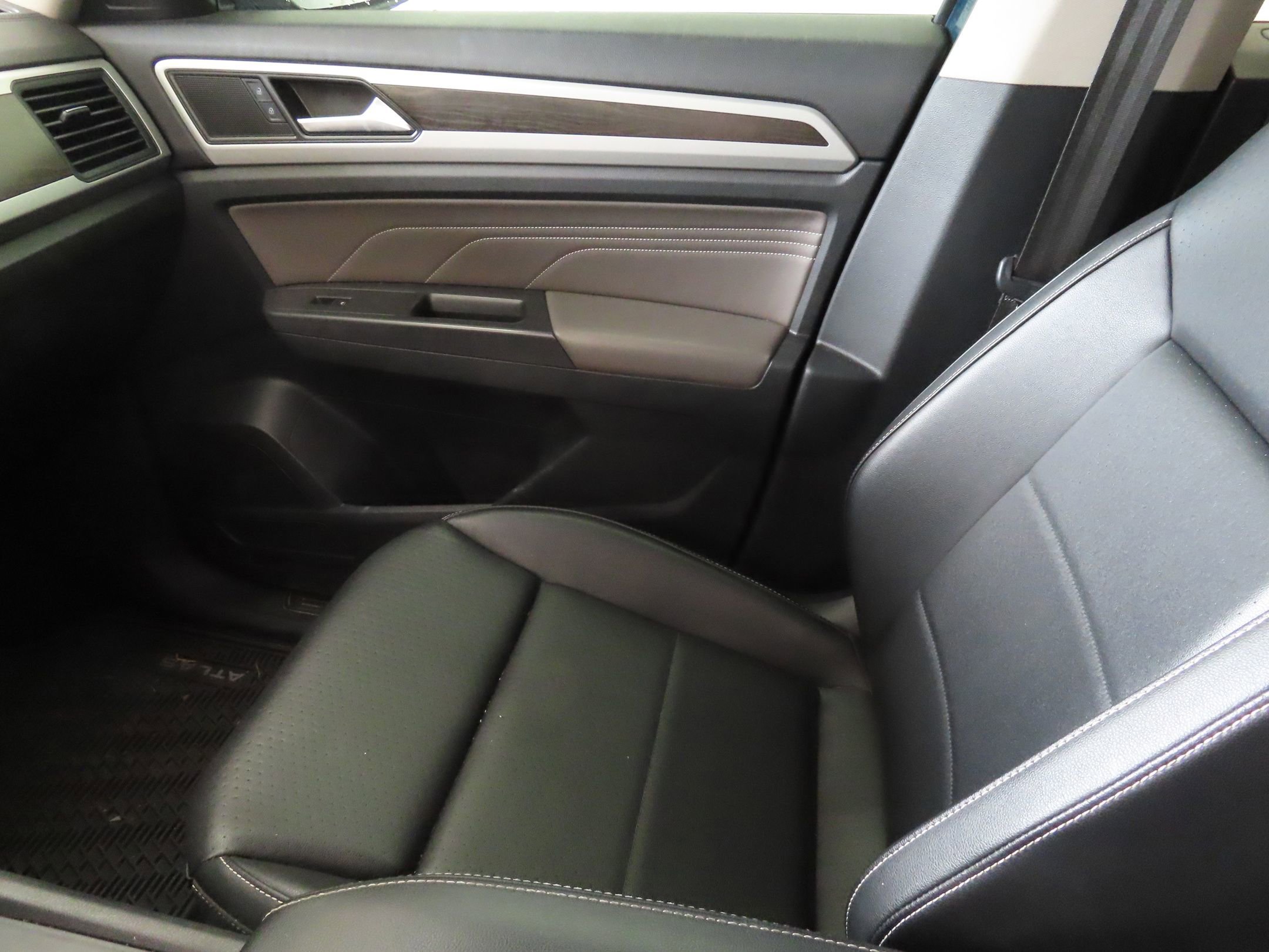 Used 2021 Volkswagen Atlas SE FWD image 18