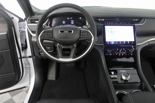 New 2025 Jeep Grand Cherokee Limited w/ Luxury Tech Group II image 13