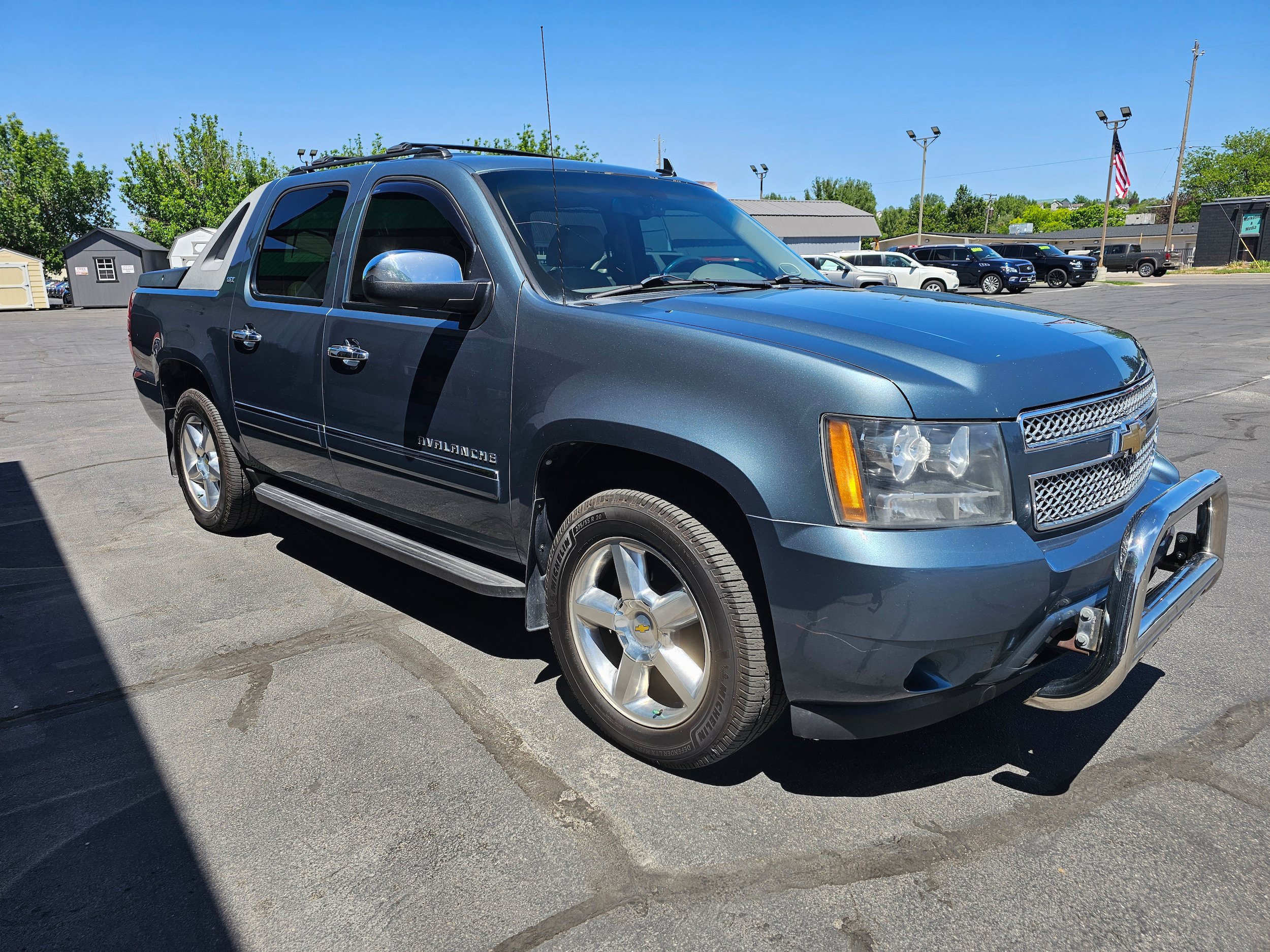 Used 2011 Chevrolet Avalanche LTZ AWD/4WD image 4