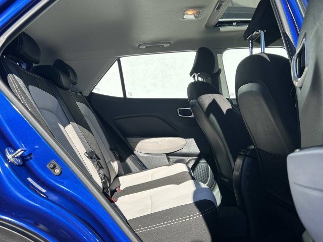 Used 2022 Hyundai Venue SEL FWD image 14