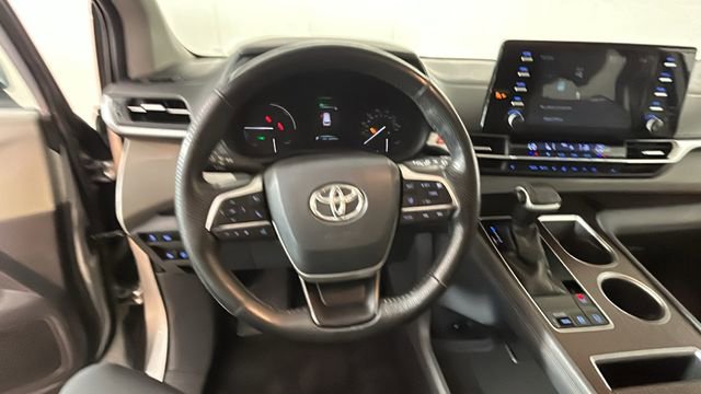 Used 2021 Toyota Sienna XLE FWD image 15