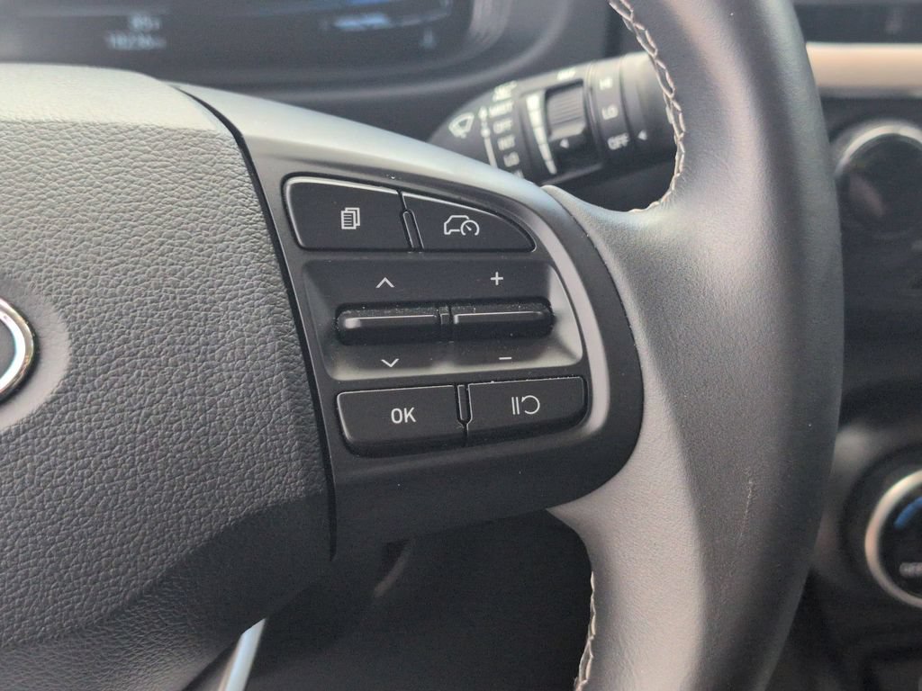 Used 2025 Hyundai Venue SEL FWD image 21