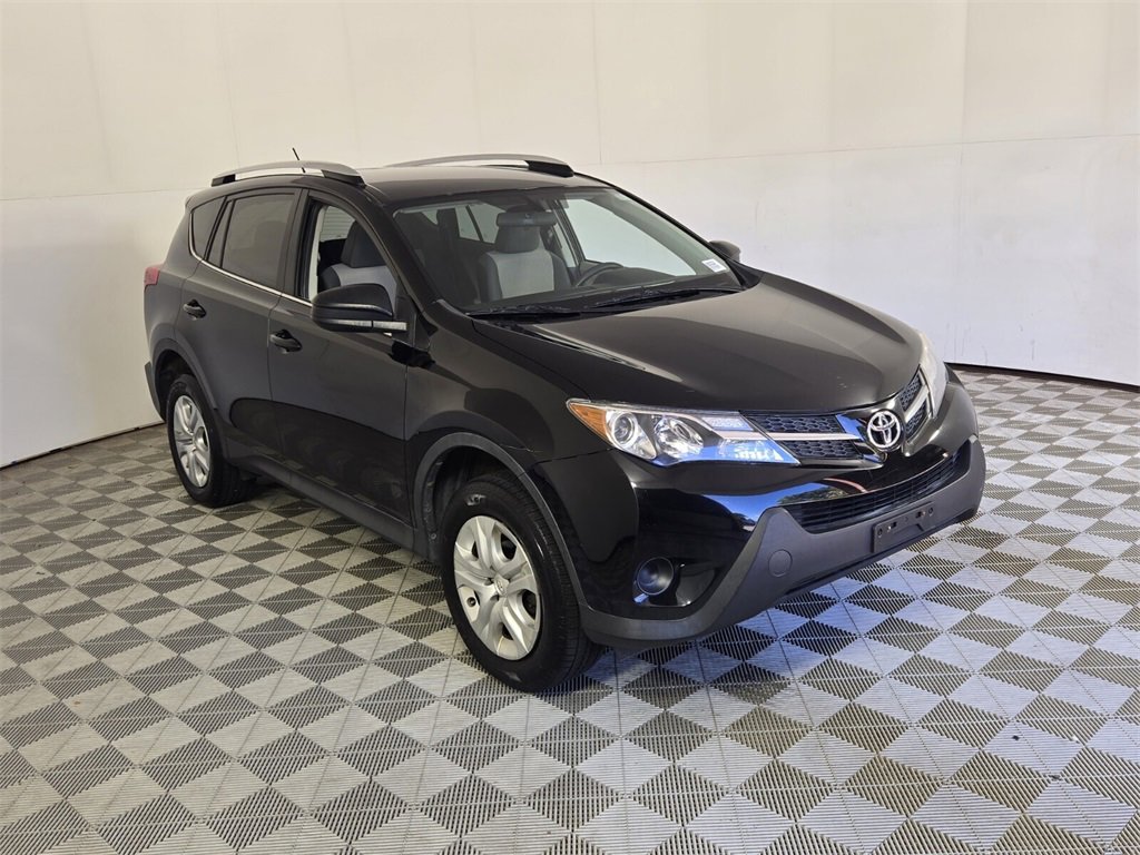 Used 2013 Toyota RAV4 LE image 2