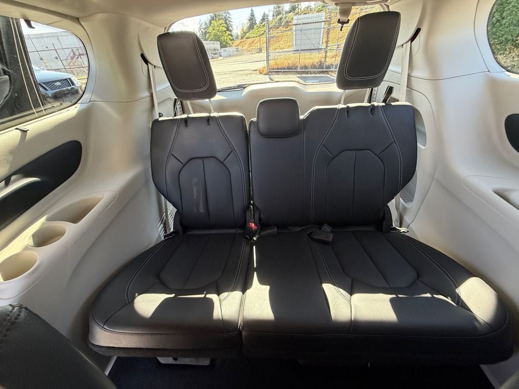 Used 2022 Chrysler Pacifica Touring-L FWD image 33