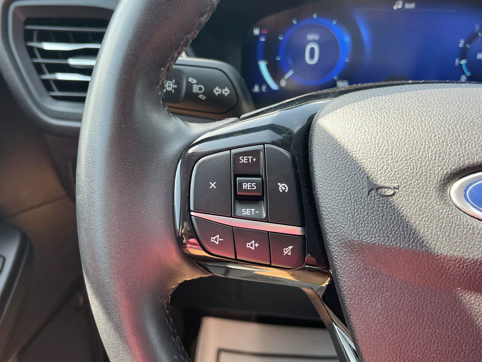 Used 2021 Ford Escape SEL w/ Technology Package FWD image 8