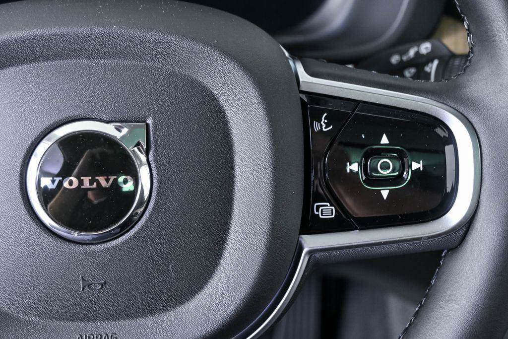 New 2026 Volvo XC60 B5 Plus w/ Protection Package Premier AWD/4WD image 10