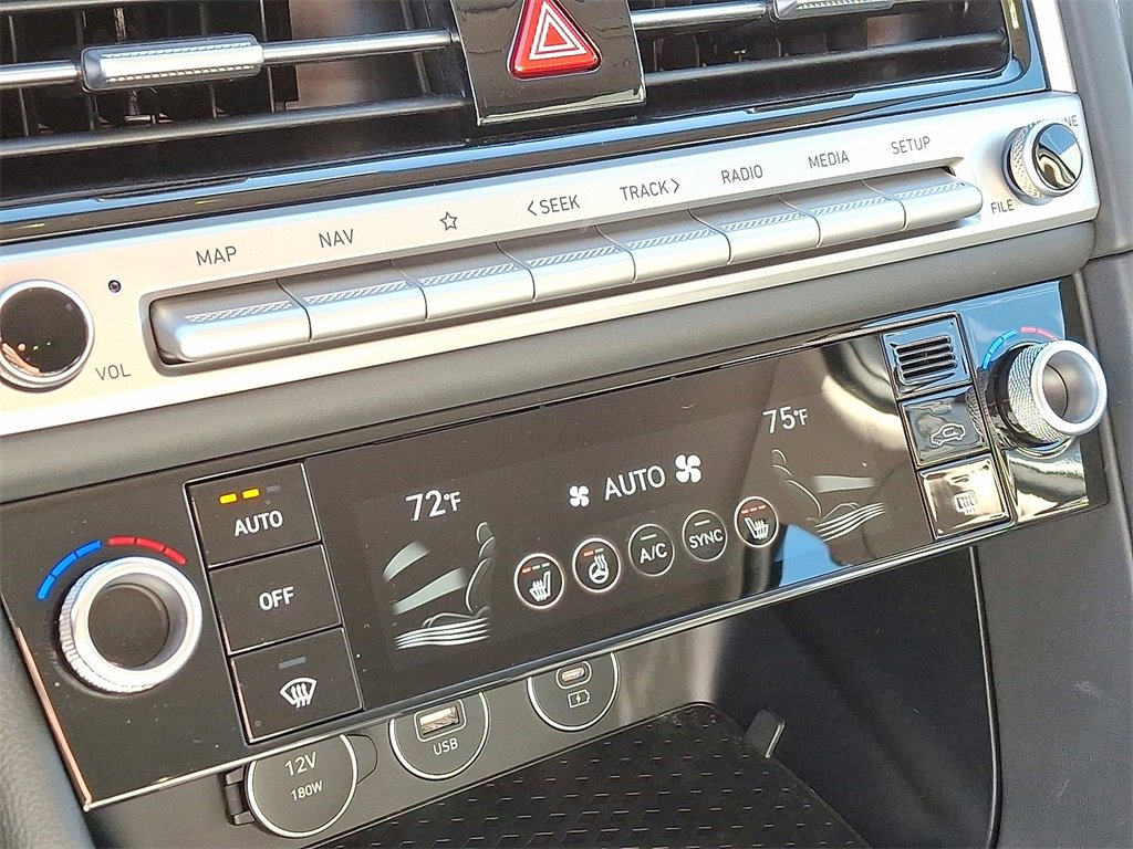 Used 2024 Genesis G70 2.5T image 16