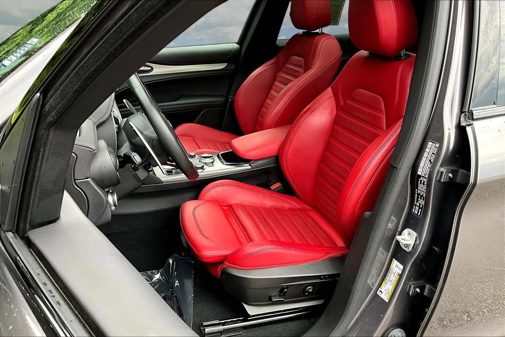 Used 2024 Alfa Romeo Stelvio Veloce AWD/4WD image 23