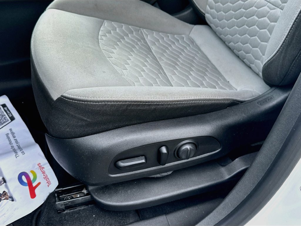Used 2020 Chevrolet Equinox LT FWD image 19