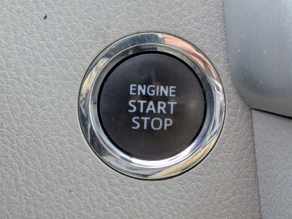 Used 2017 Toyota Highlander Limited image 32