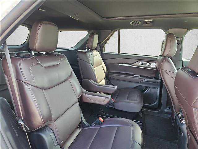 Used 2025 Ford Explorer Platinum RWD image 22