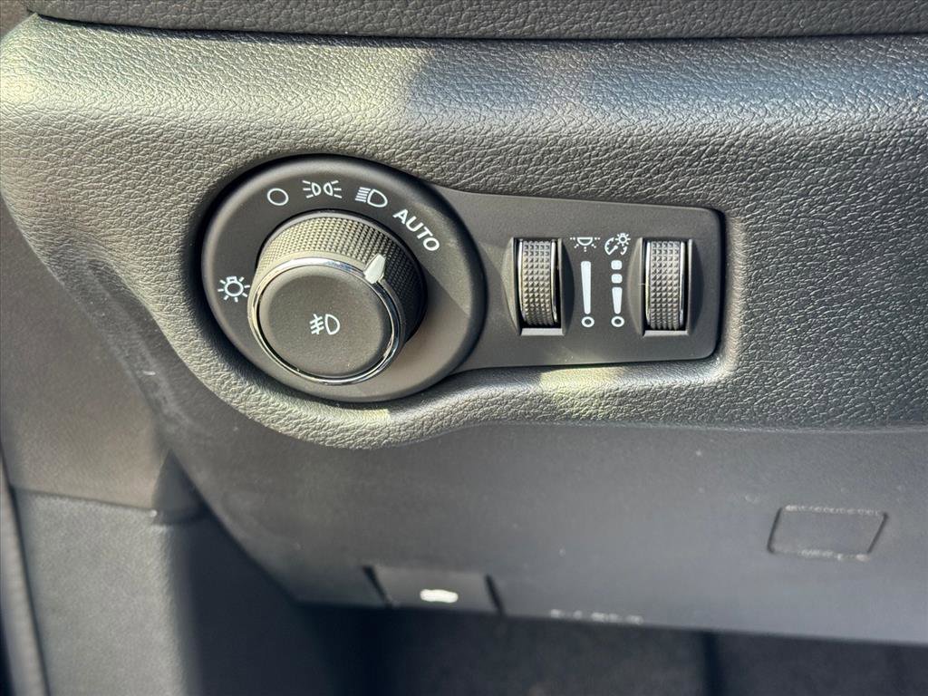New 2026 Chrysler Pacifica Select w/ S Appearance Package AWD/4WD image 21
