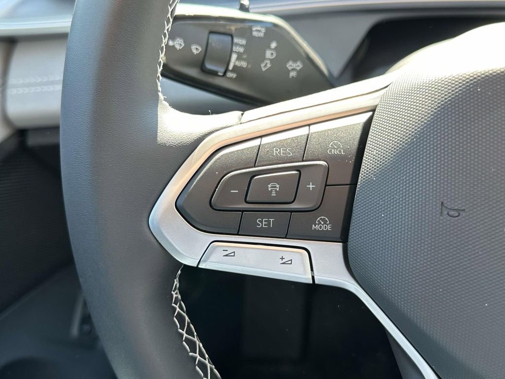 New 2026 Volkswagen Tiguan SE image 18