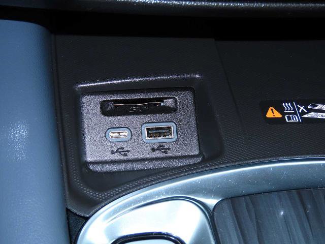 Used 2023 Buick Enclave Essence image 32