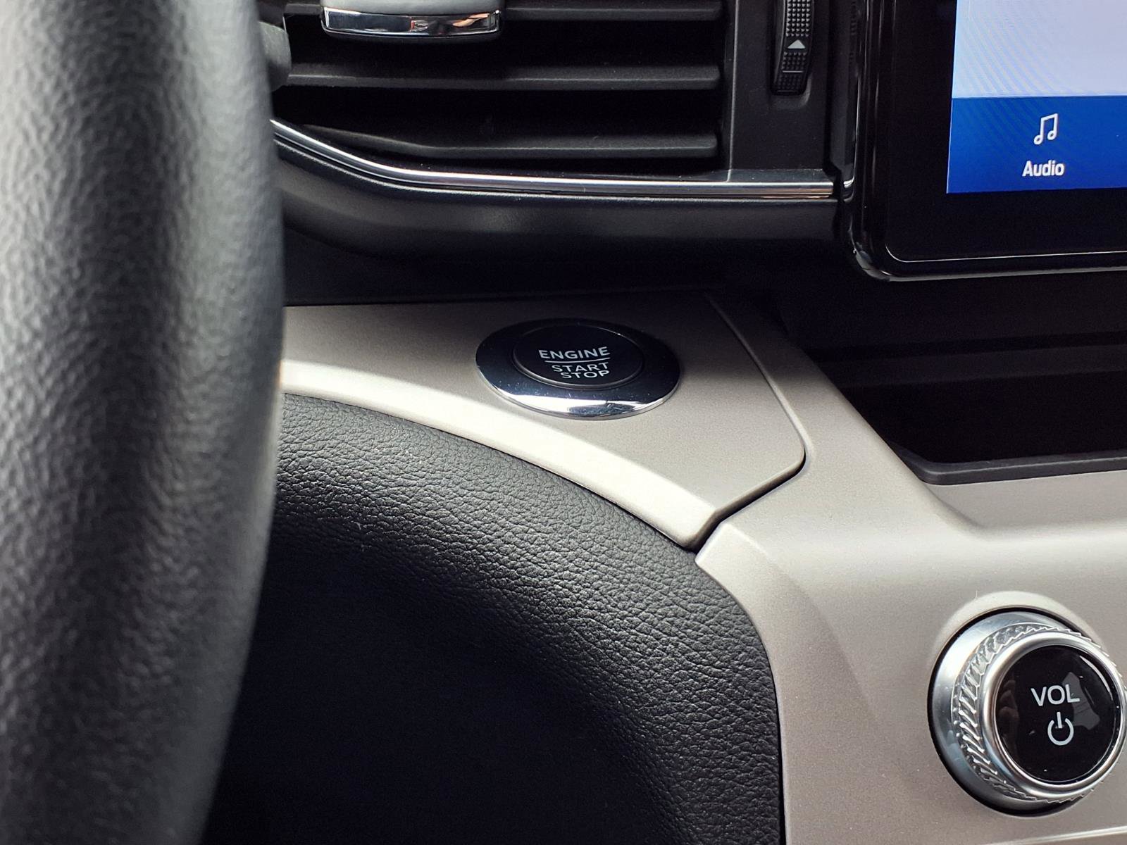 Used 2023 Ford Explorer XLT w/ Equipment Group 202A AWD/4WD image 15