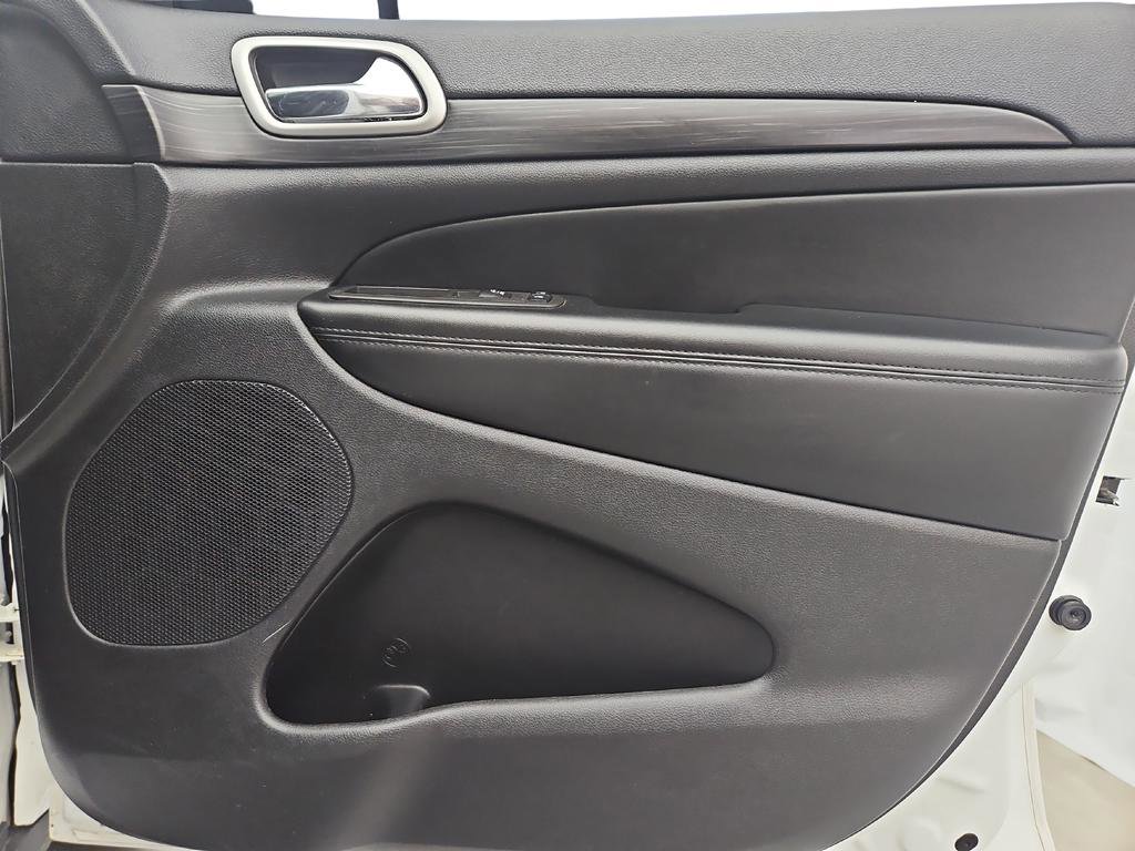 Used 2022 Jeep Grand Cherokee Laredo X image 28