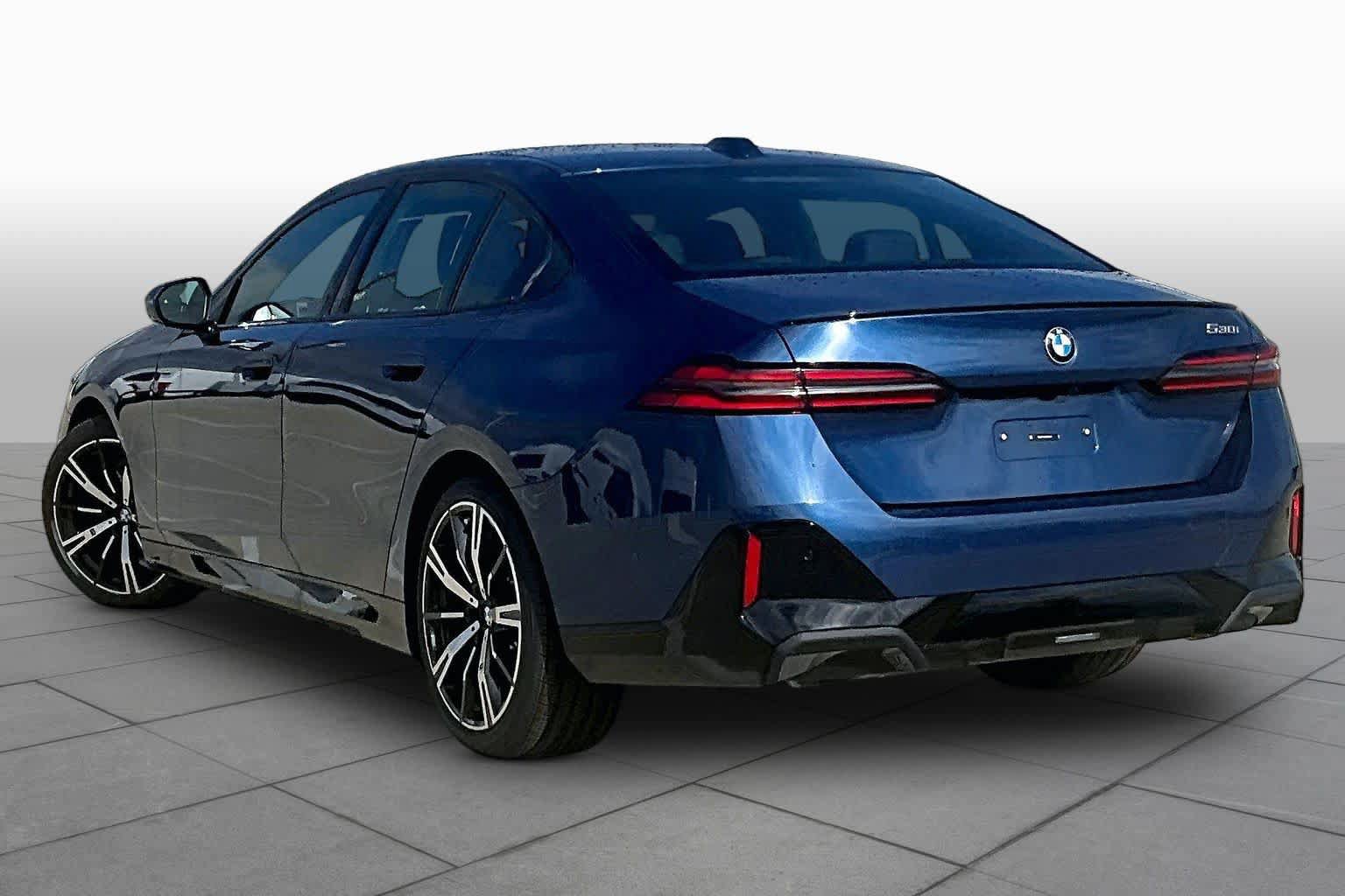 Used 2027 BMW 530i w/ M Sport Package RWD image 12