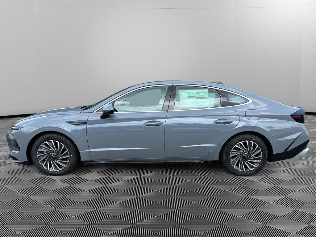 New 2025 Hyundai Sonata Limited image 4