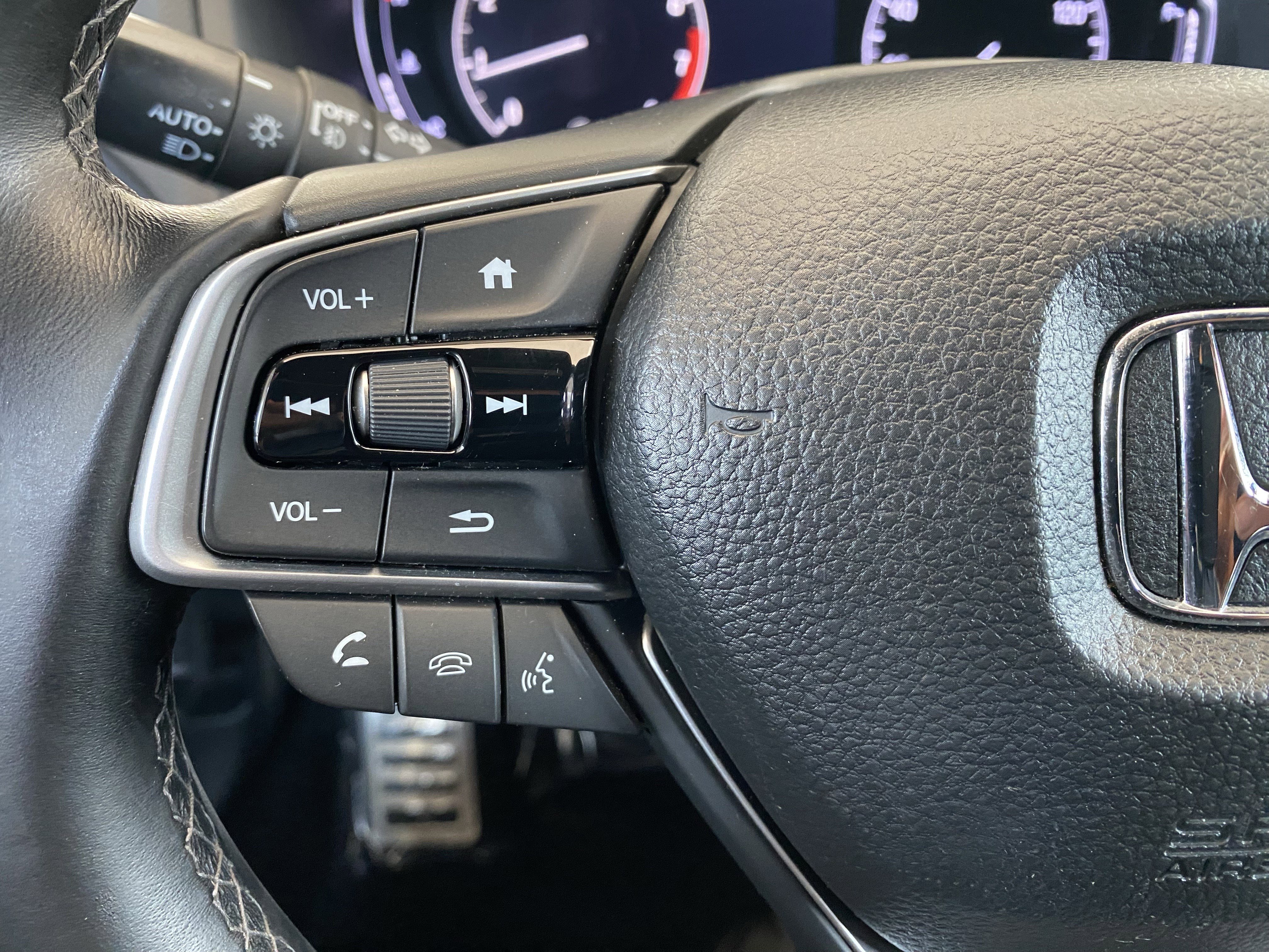 Used 2018 Honda Accord Sport image 6