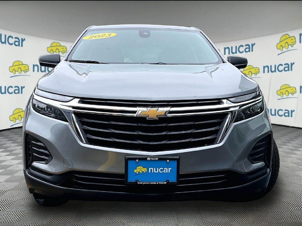 Used 2023 Chevrolet Equinox LS AWD/4WD image 2