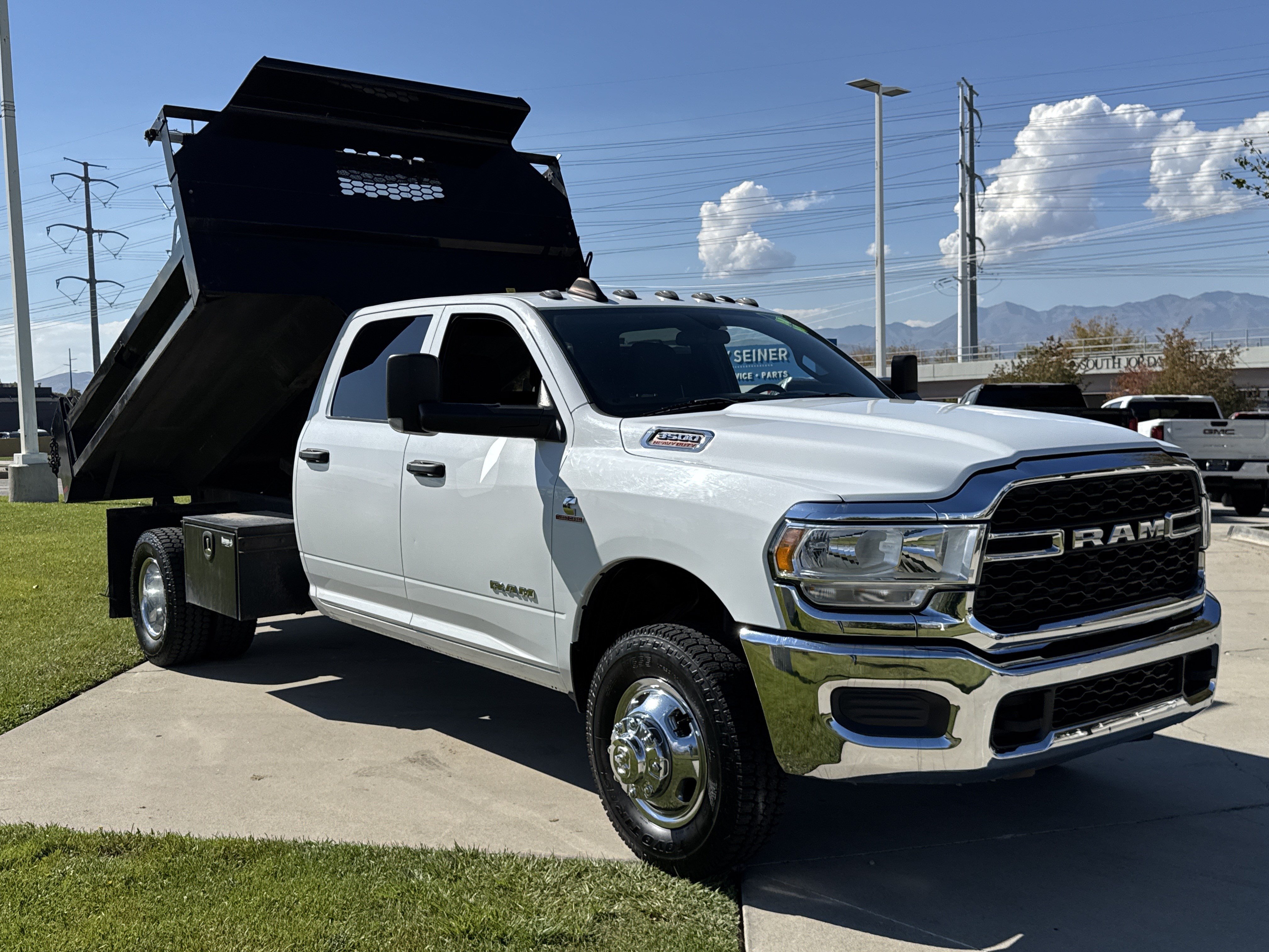 Used 2022 RAM 3500 Tradesman w/ Chrome Appearance Group AWD/4WD image 8