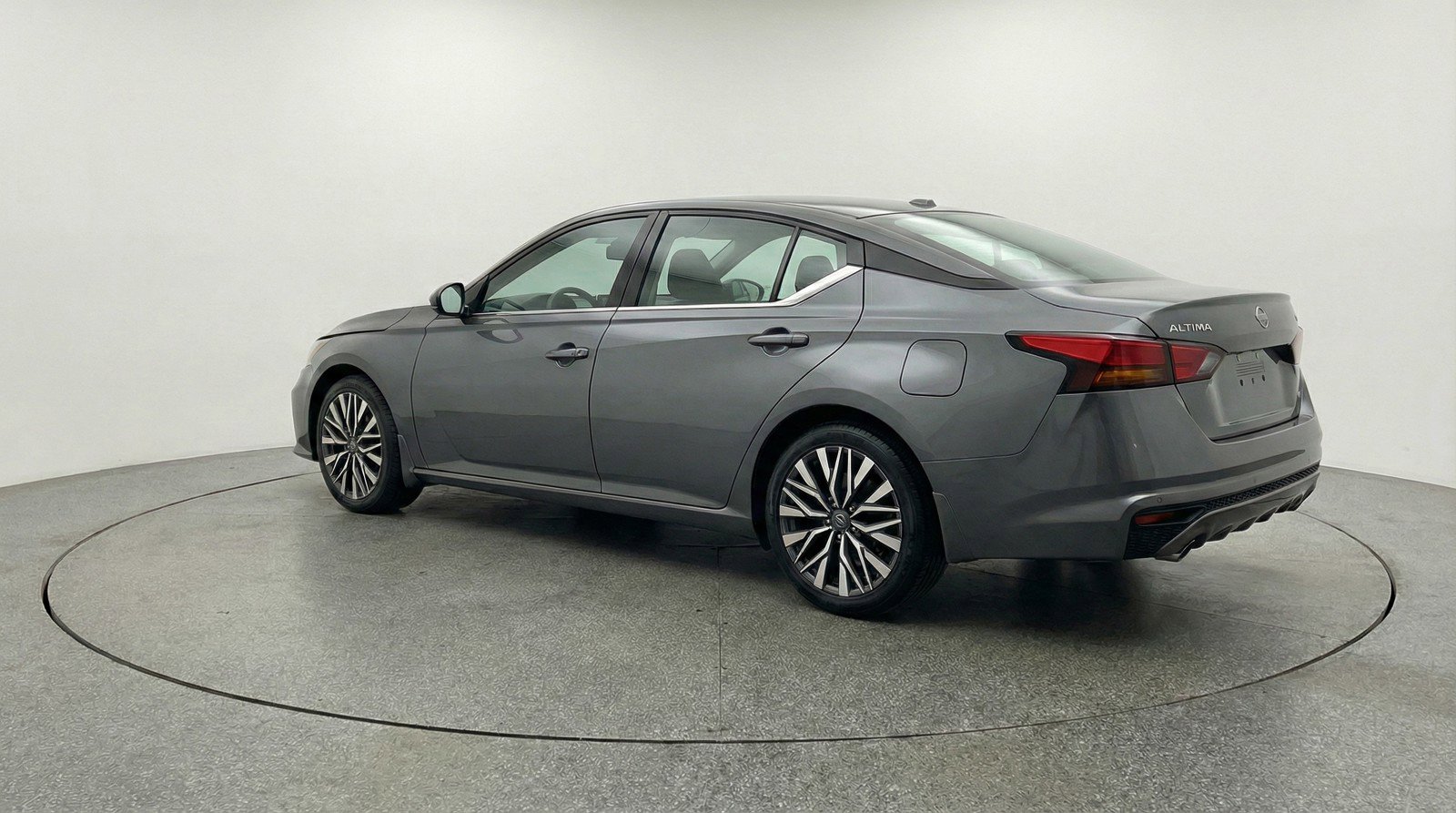 Used 2025 Nissan Altima 2.5 SV FWD image 6