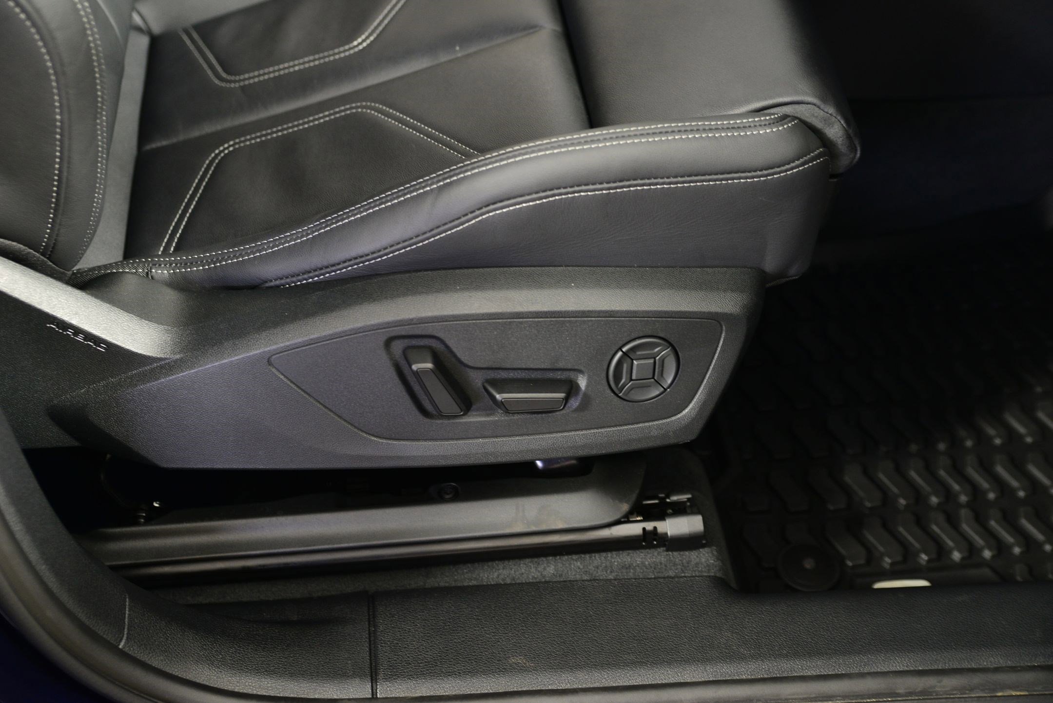 Certified 2025 Audi Q3 2.0T Premium w/ Convenience Package image 10