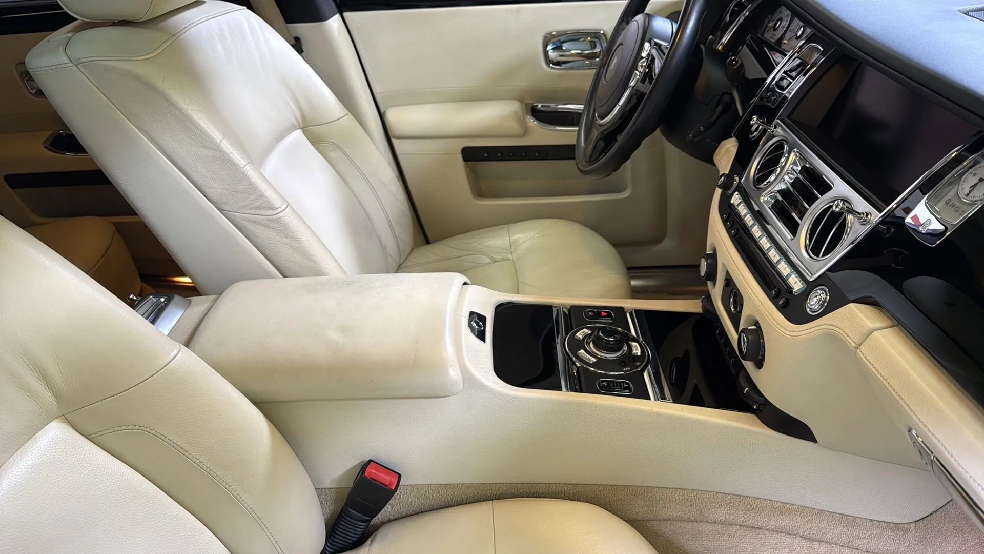 Used 2011 Rolls-Royce Ghost image 21