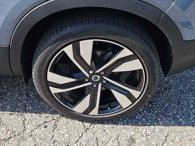 Used 2024 Volvo XC90 B5 Plus w/ Protection Package Premier AWD/4WD image 3