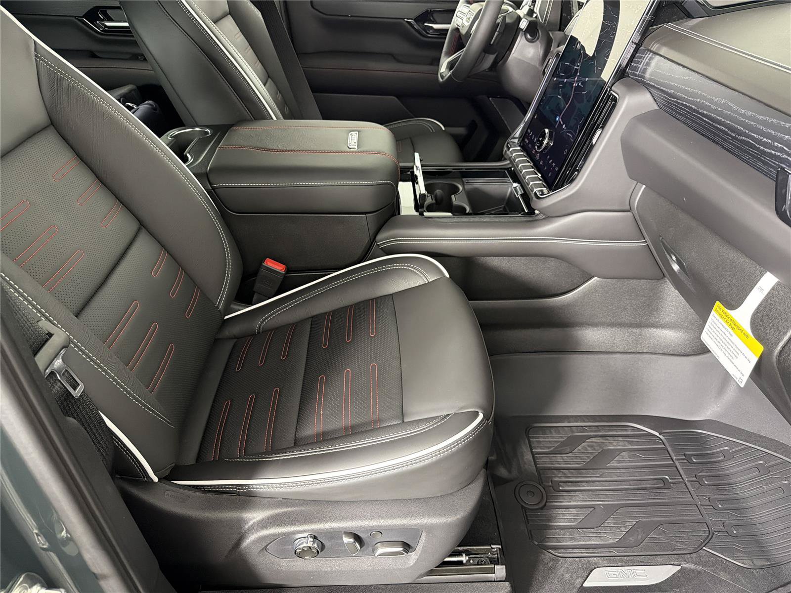New 2026 GMC Yukon AT4 Ultimate AWD/4WD image 11