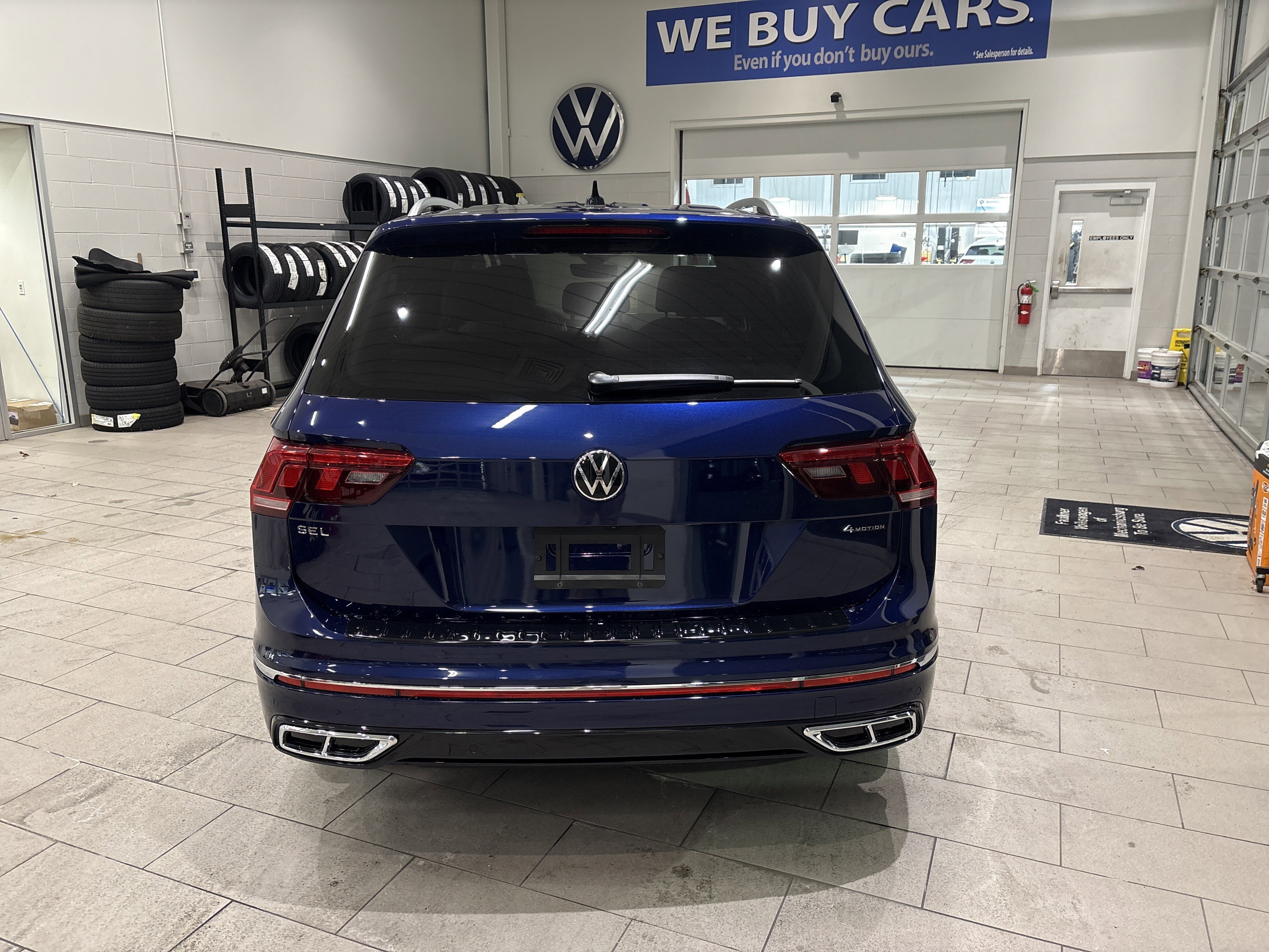 Used 2023 Volkswagen Tiguan SEL R-Line image 5