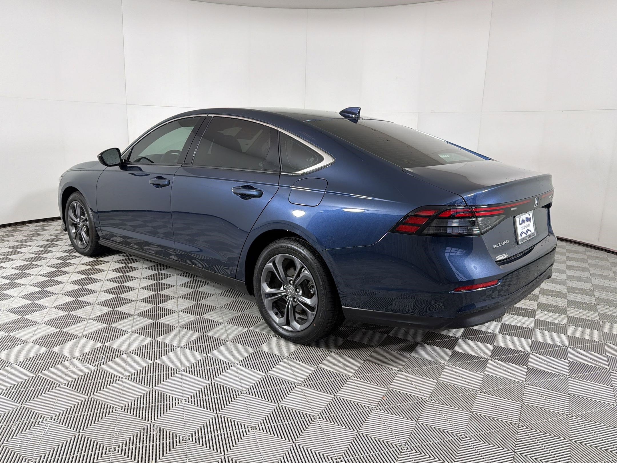 Certified 2023 Honda Accord EX image 3