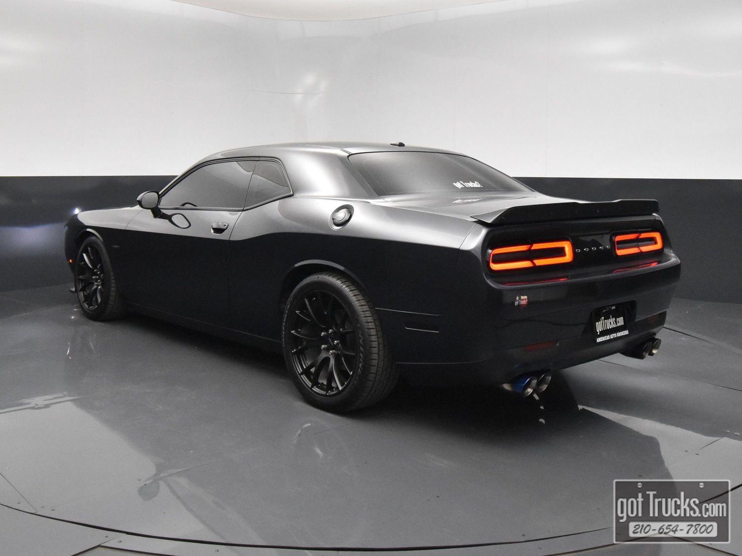 Used 2019 Dodge Challenger R/T w/ Driver Convenience Group RWD image 5