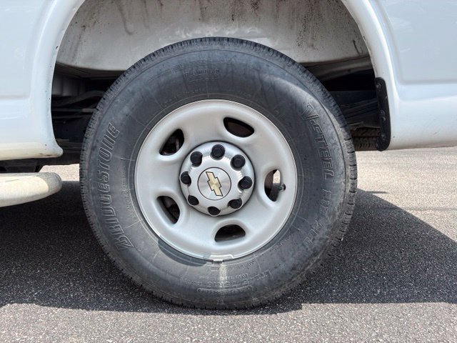 Used 2025 Chevrolet Express 2500 w/ Driver Convenience Package RWD image 18