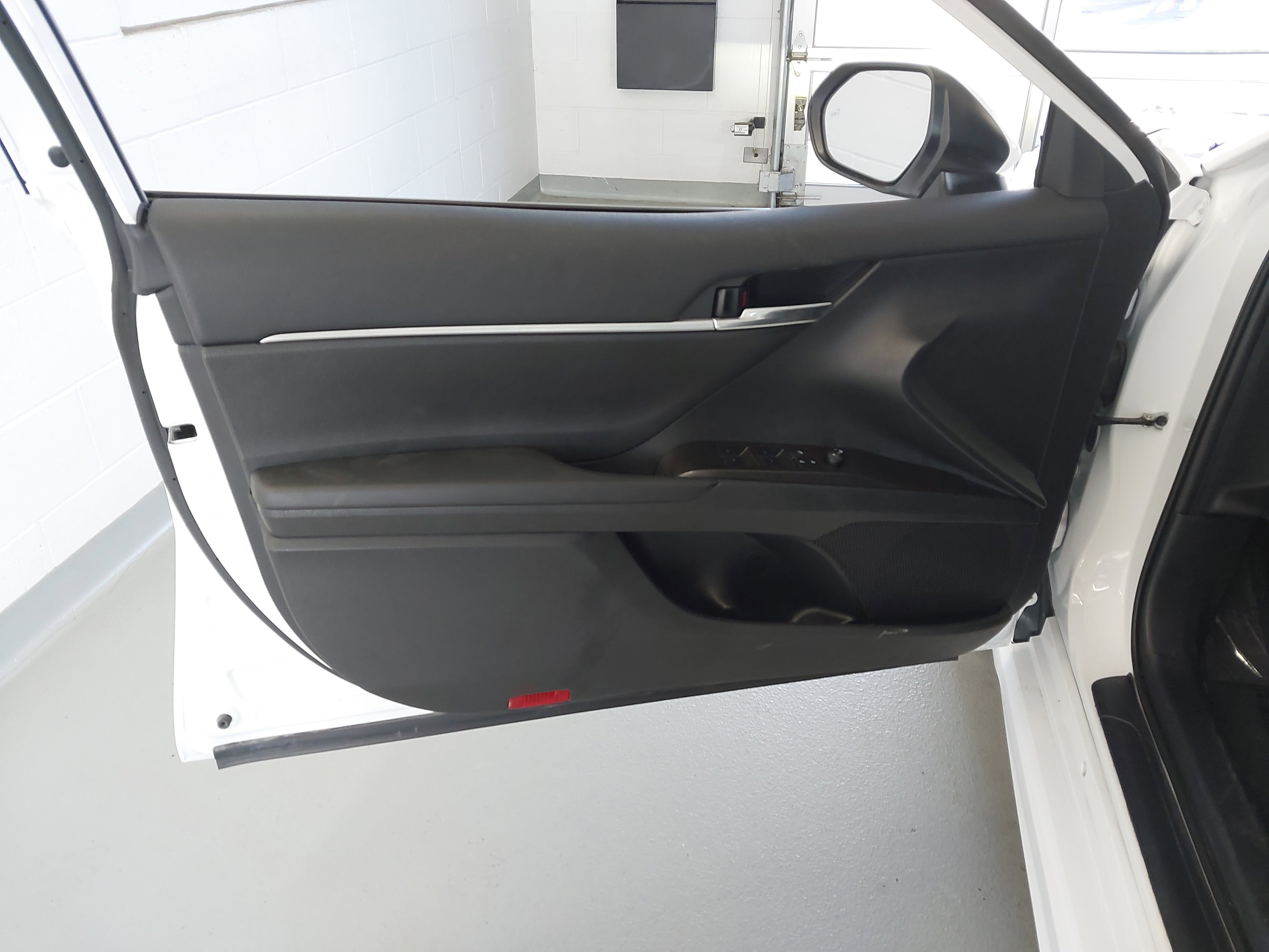 Used 2024 Toyota Camry SE image 25