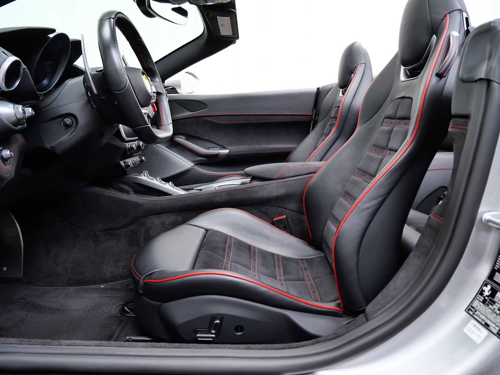 Certified 2022 Ferrari Portofino M image 18