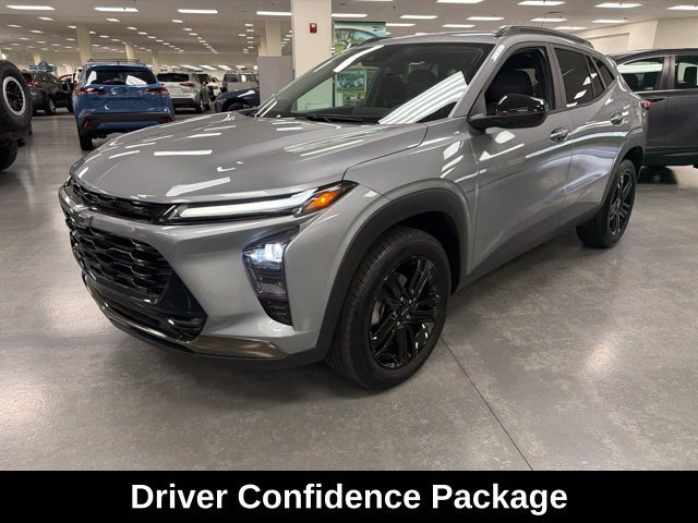 Used 2025 Chevrolet Trax ACTIV w/ Driver Confidence Package FWD image 3