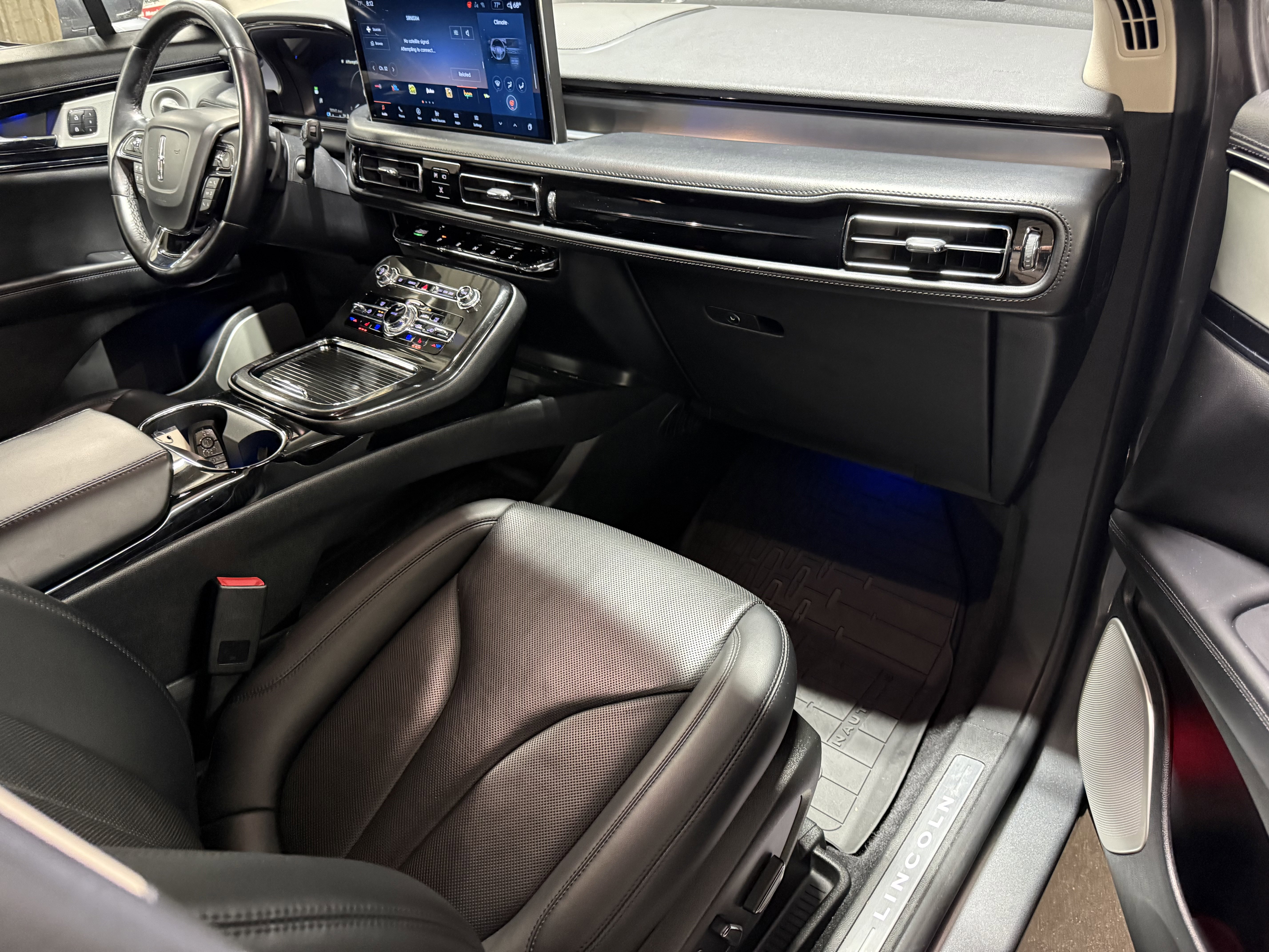 Used 2022 Lincoln Nautilus Reserve w/ Equipment Group 202A image 27