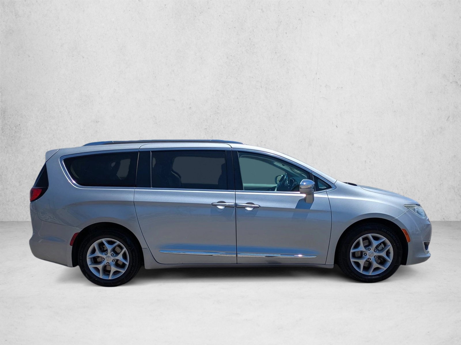 Used 2019 Chrysler Pacifica Limited FWD video 4