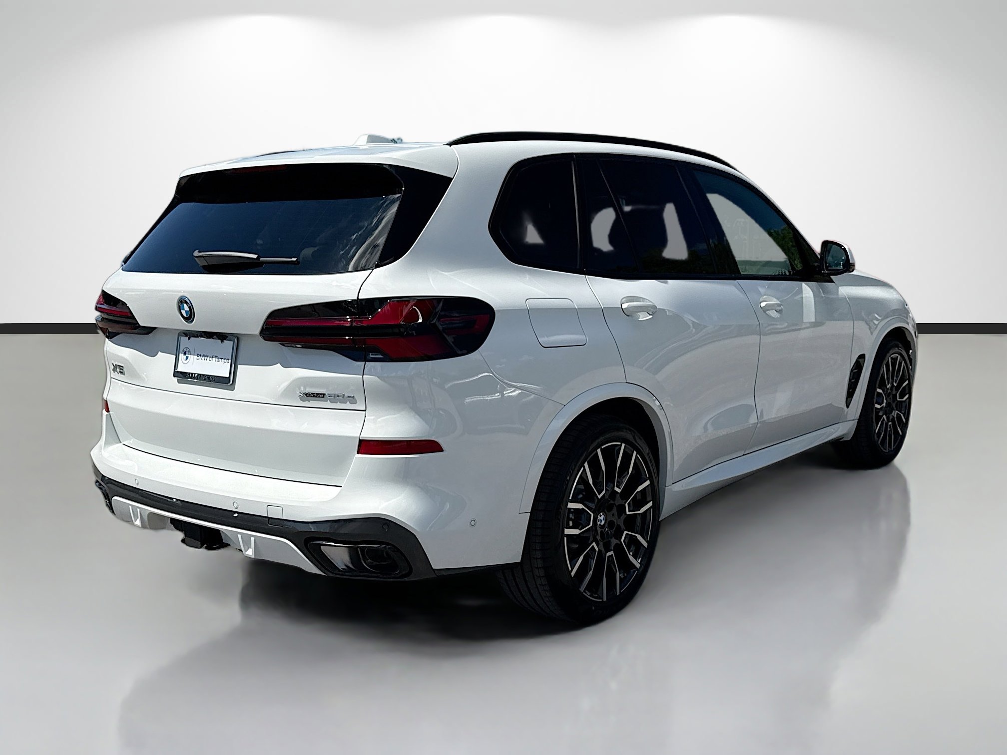 New 2026 BMW X5 xDrive50e w/ Executive Package AWD/4WD image 3