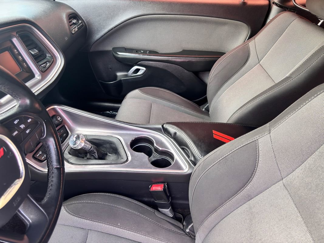 Used 2016 Dodge Challenger R/T image 9